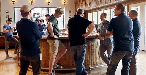 Die Bitburger Brauer verkosten Biere in der Sierra Nevada Brewery